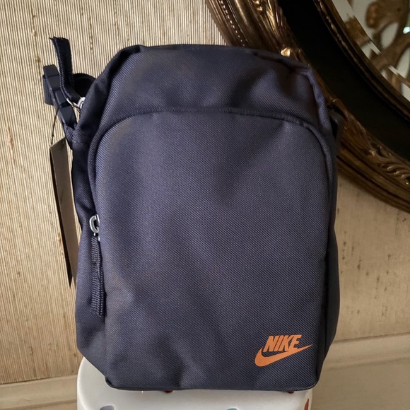 Nike Heritage Crossbody NWT - Picture 7 of 7
